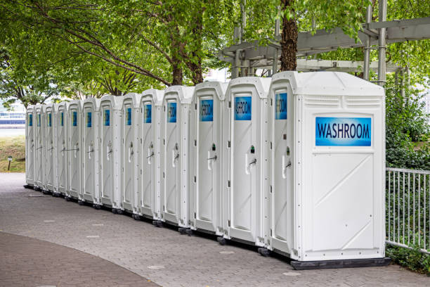 Portable Toilet Options We Offer in Feather Sound, FL